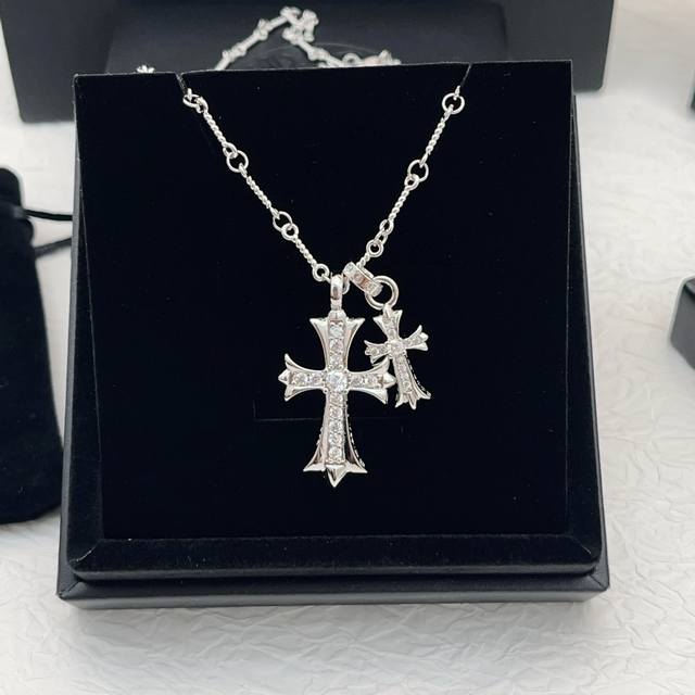 Chrome Hearts white diamond-encrusted double cross silver necklace, made of the