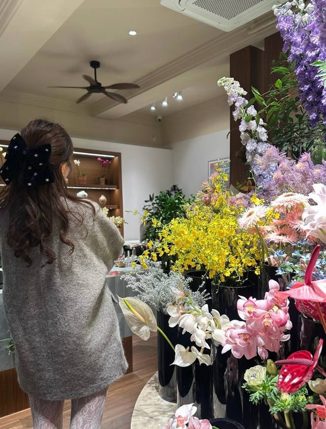 Our Z batch 11570 highly recommended Perfume Diamond Black Velvet Bow Hair Clip