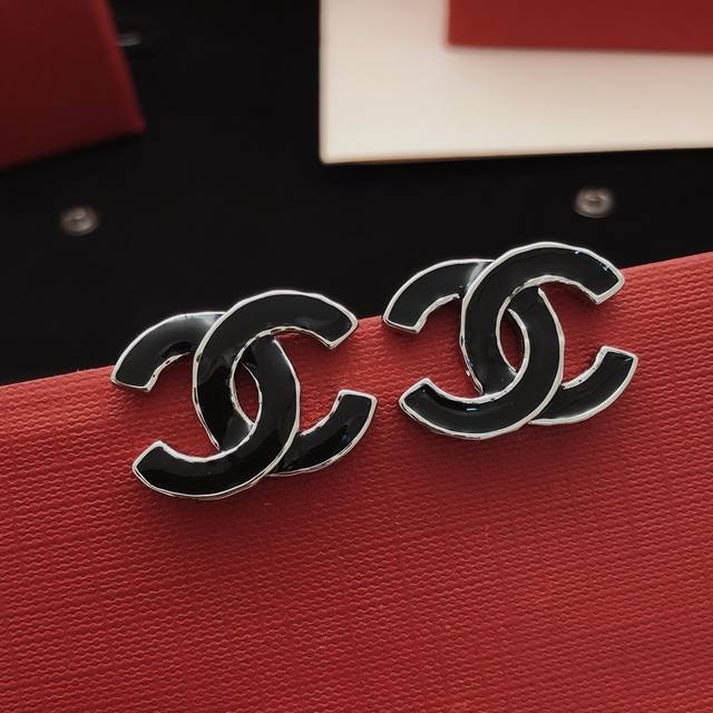 2564614FFF, Item No. Xedp880, Ch*Nel latest style drip-black earrings, identical