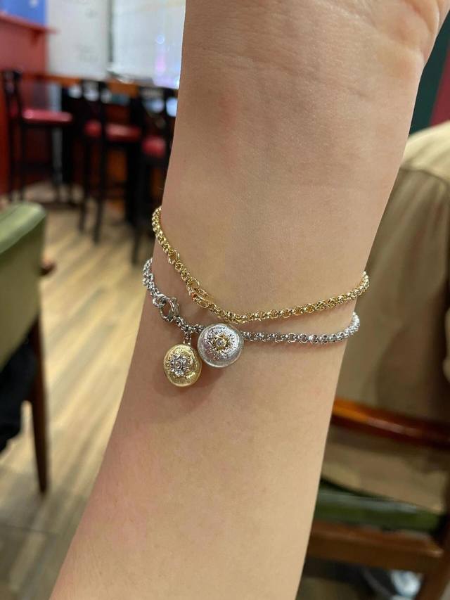 V gold material, finely crafted brogue cicitta small gold bean bracelet DDD