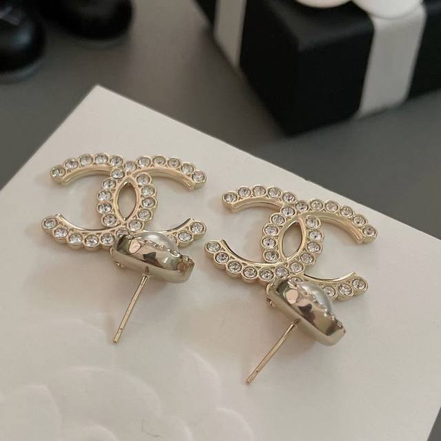 This new Chanel earring is absolutely ethereal! It's incredibly elegant, featuri