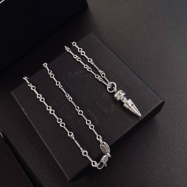 Small size So cool! Latest Chrome Hearts necklace Only releases when it's a hit