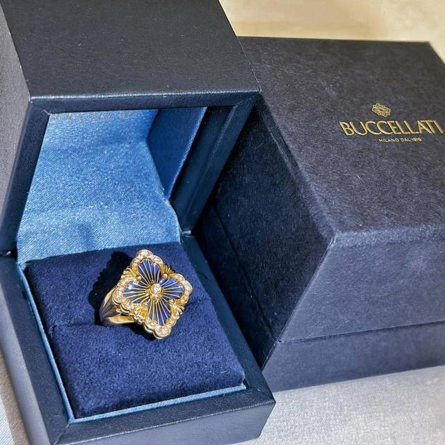 V Gold Material, Perfect Match, Exquisitely Crafted Buccellati Large Diamond-Set