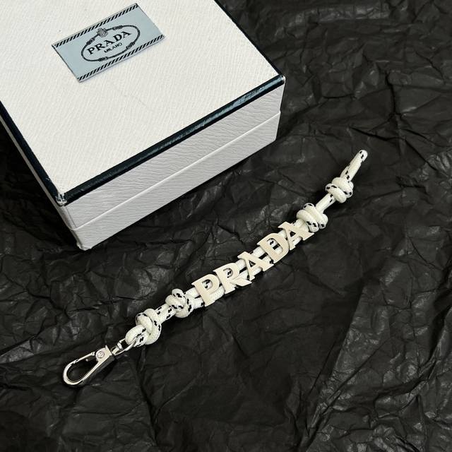 Prada rope bracelet, a hot new product, exquisite and durable, making a gorgeous