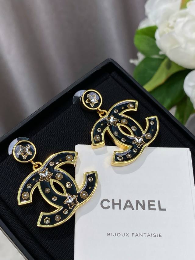 High-quality details as pictured. Black Cc star diamond earrings, latest style!