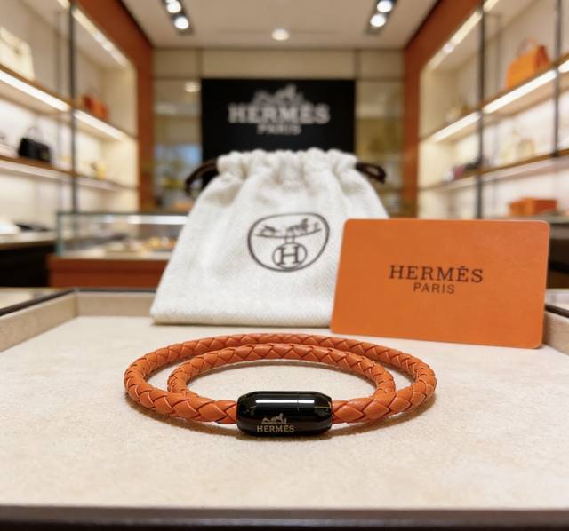 New Hermes bracelet, woven cord, thickened gold version. High-end craftsmanship,