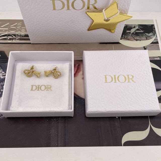 Our D Gold Bell Earrings from the Dor Vintage series are increasingly beautiful