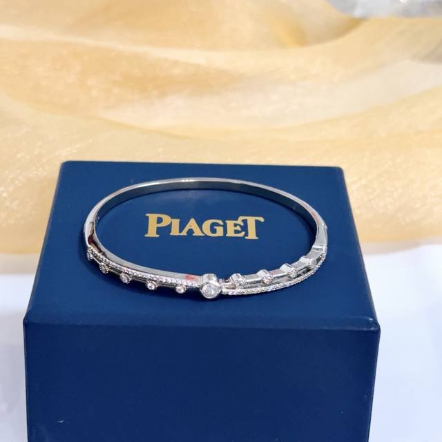 This Iaget Piaget bracelet is a high-end custom version featuring diamond settin