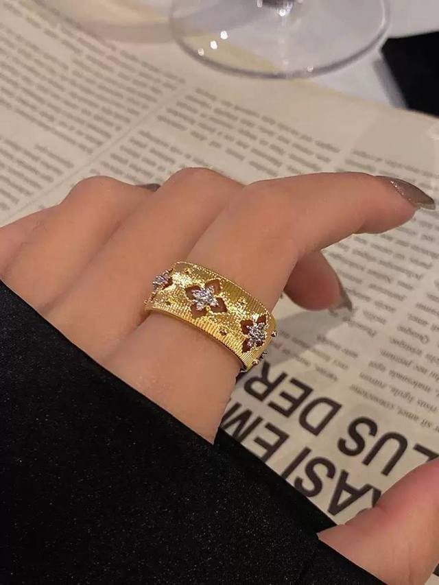 V Gold Buccellati Court Two-Tone Ring DDD