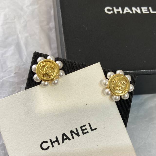 Xe1039 Ch Nel Barbell Bead Double C Stud Earrings 26p Spring/Summer Newest Colle