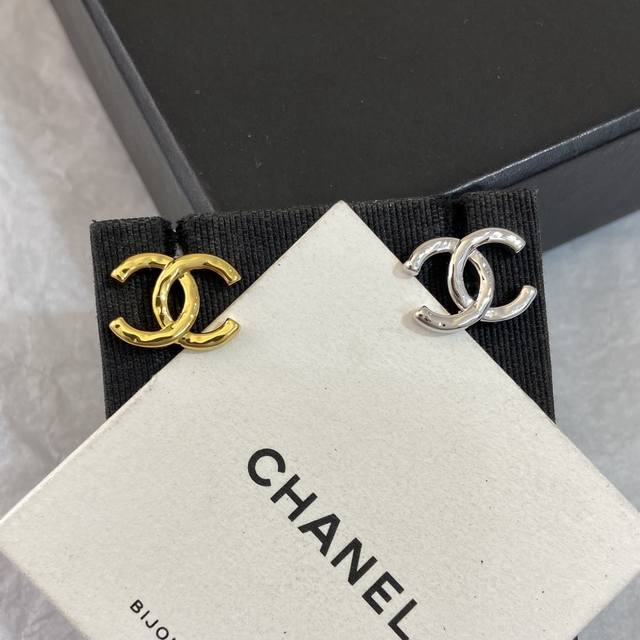 Xe1043 Ch Nel Small Gold and Silver Double C Stud Earrings Spring/Summer 2026 Ne