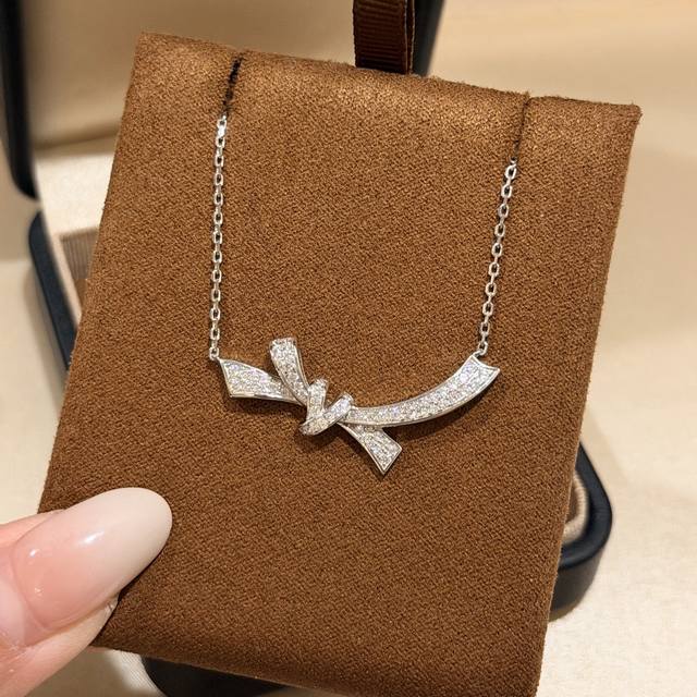 A7098 New high-end jewelry bow necklace with full diamonds. The jewelry features