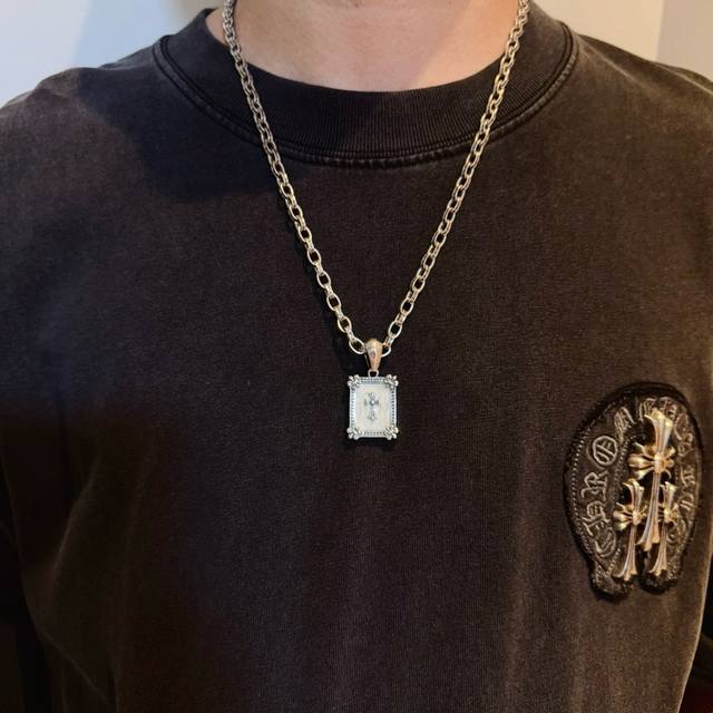 New boutique quality Chrome Hearts classic letter necklace with square cross pen