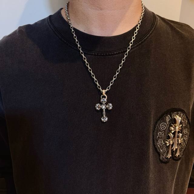 New boutique quality Chrome Hearts classic retro cross necklace with flame cross