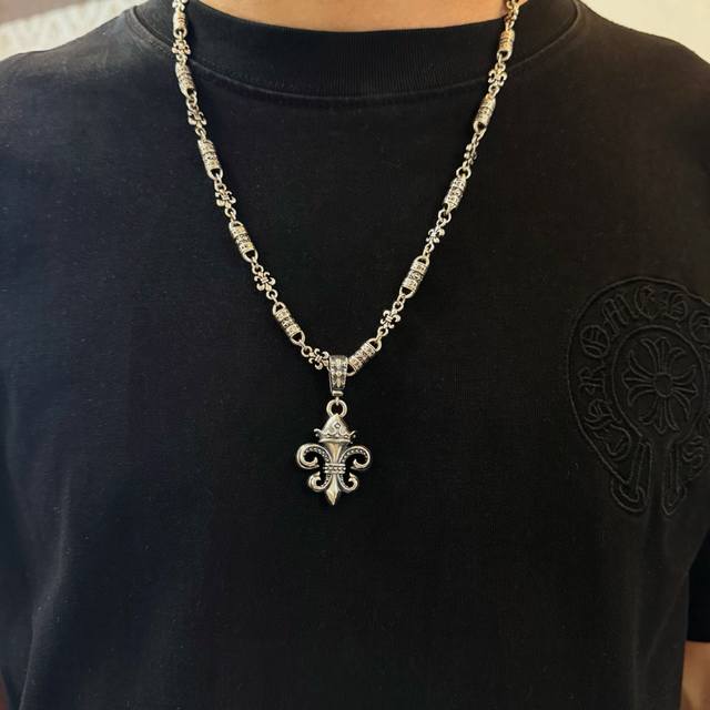 New boutique quality Chrome Hearts classic scout flower necklace with embossed d