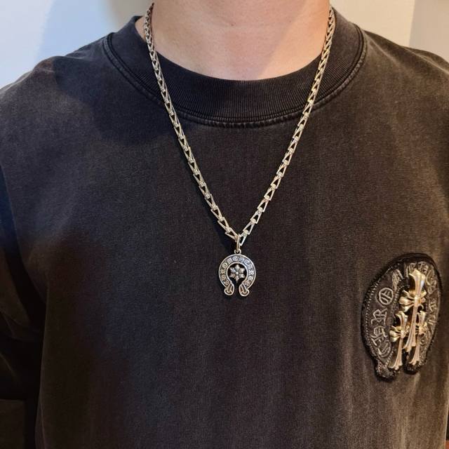 New boutique quality Chrome Hearts classic retro cross necklace with horseshoe p