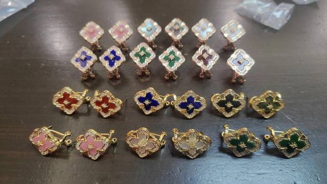 V Gold Exquisite Fabric Clover Four-Leaf Clover Diamond Earrings DDD