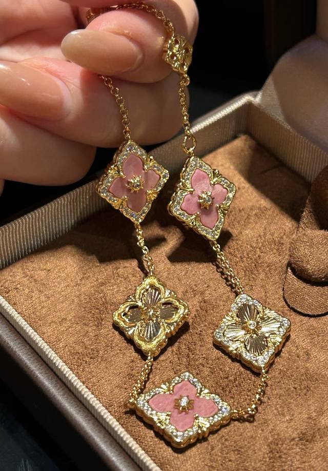 V Gold Material Exquisite Fabric Cello Laser Bracelet DDD