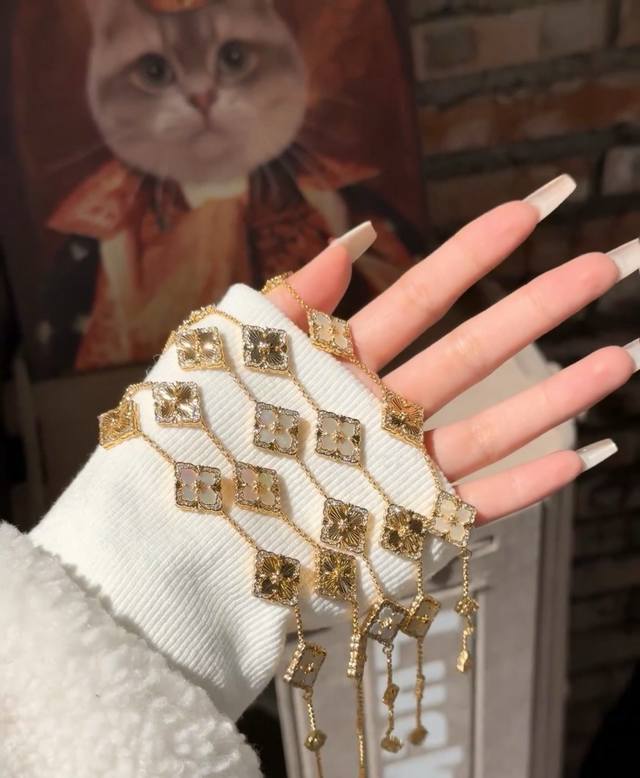 V Gold Material Exquisitely Crafted Buccellati Tiger Eye White Mother-of-Pearl L