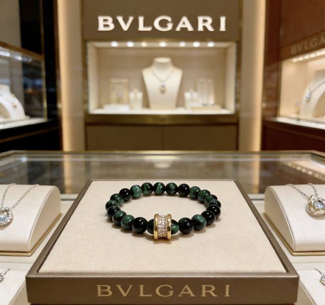 Bulgari bracelet in V gold. Made with a natural green tiger's eye from the Bulga
