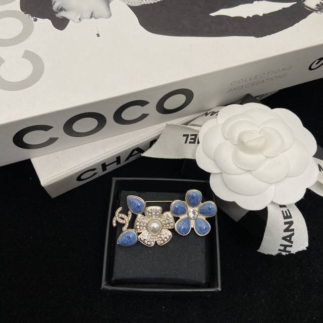 Today's New Arrival Chanel Early Spring Denim Flower Brooch Fresh blue tones, li