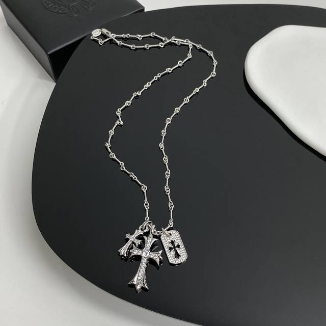 Hrome Hearts Cross Necklace I'm totally captivated by this necklace! It's absolu