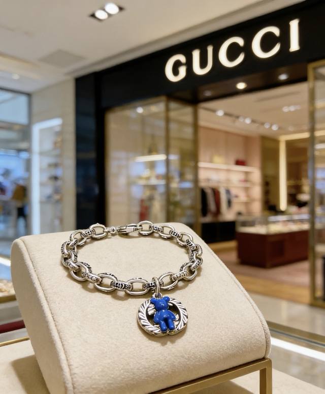 Newly released luxury Gucci bracelet of 2026. The pinnacle of high-end brand cus