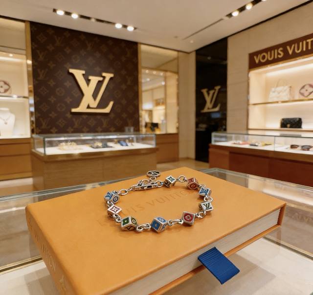 Louis Vuitton LV bracelet, original single item, new model, retro trendy fashion