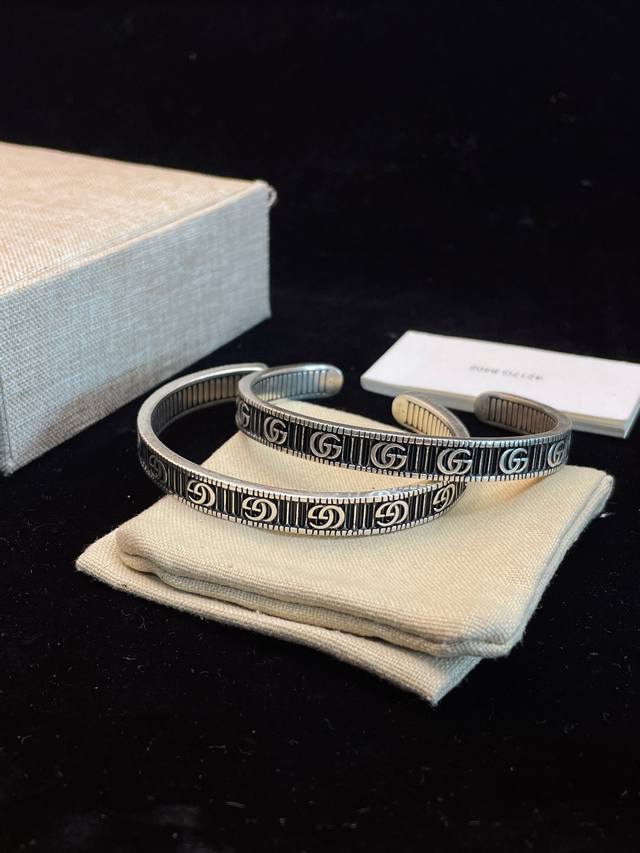 Gucc* Vintage distressed striped double G bracelet DDD