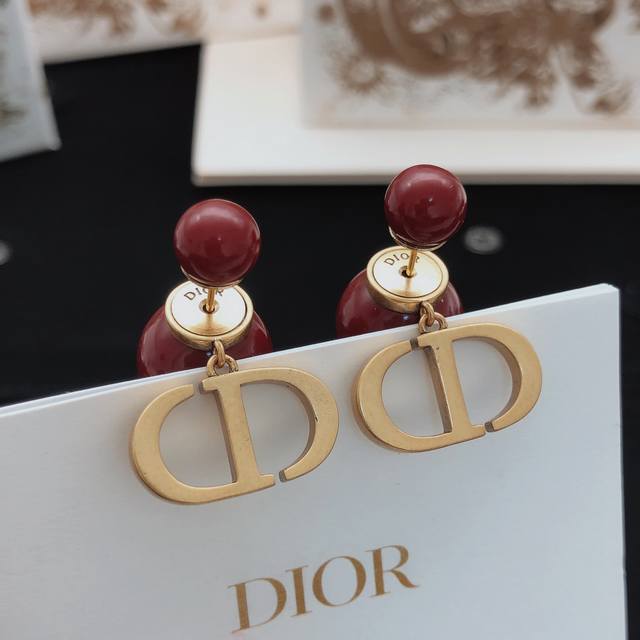 Item No. Ded0677 Dio* Latest Red Pearl Earrings, Same Style as Zp, Brass Materia