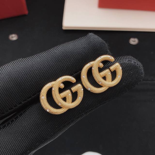 Item No. Ged0165 Gucc* Latest model smooth earrings, identical to Zp, made of br