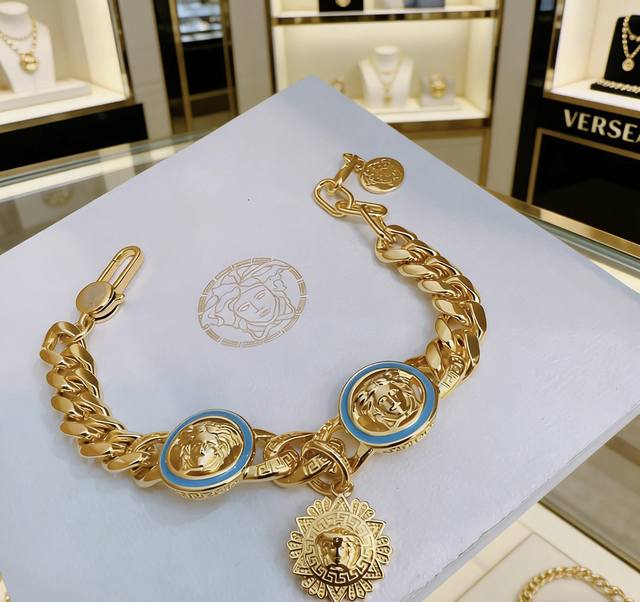 High-quality Versace Medusa head bracelet, original single-piece, new counter mo