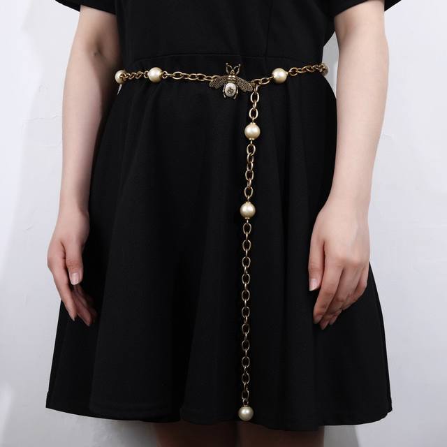 Gucci Waist Chain - Gucci's latest hot item, featuring the double G logo. Absolu