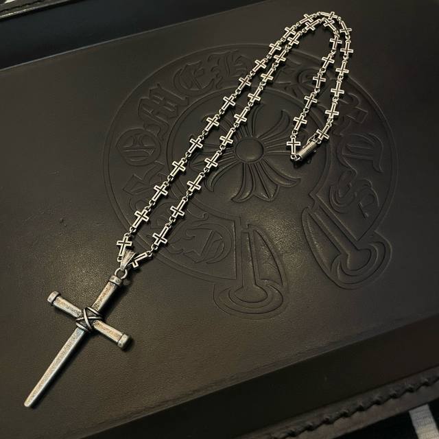 New Arrival, Department Store Quality Chrome Hearts Classic Retro Cross Necklace