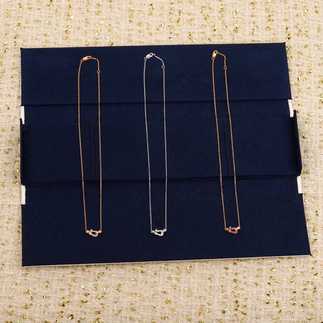 We produce horseshoe necklaces, customizable with real gold and diamonds. For pr