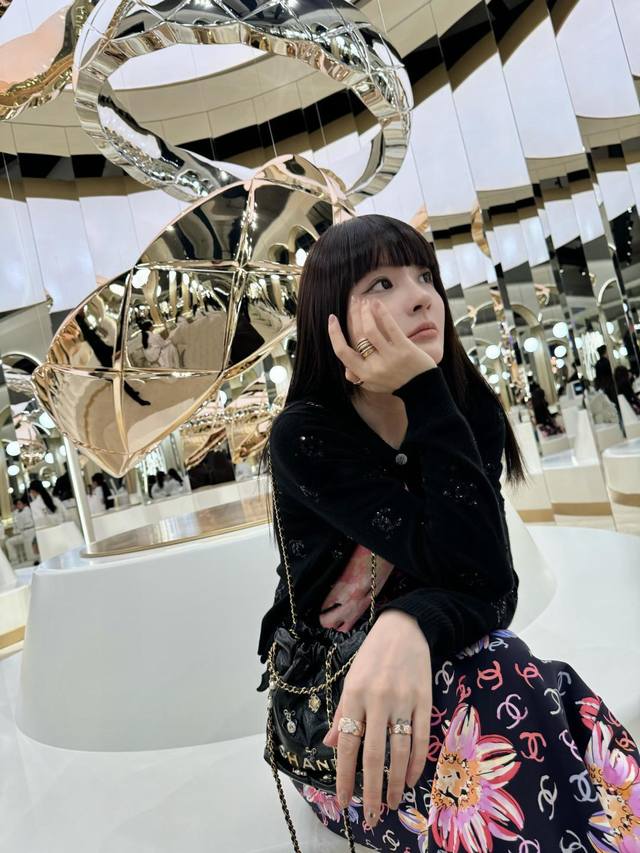 Our diamond-free quilted ring Zp24050+ is made from genuine jewelry sourced from