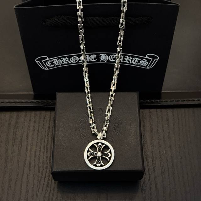 New boutique quality Chrome Hearts classic retro necklace with round cross penda