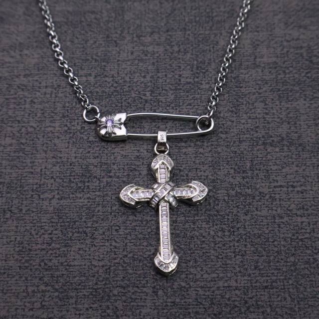 Chrome Hearts necklace brooch chain, super cool! Chrome Hearts necklaces with di