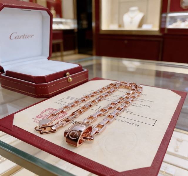 New Cartier necklace with diamonds, made of V gold, in perfect condition with im