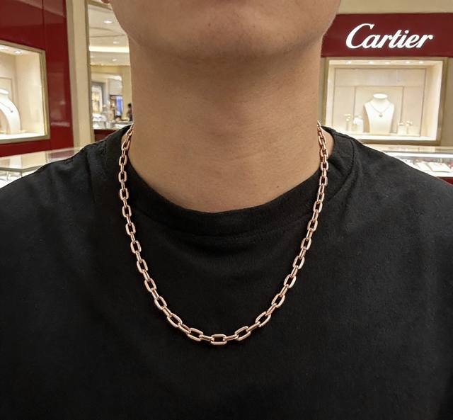New Cartier necklace with diamonds, V gold series, perfect condition, unparallel