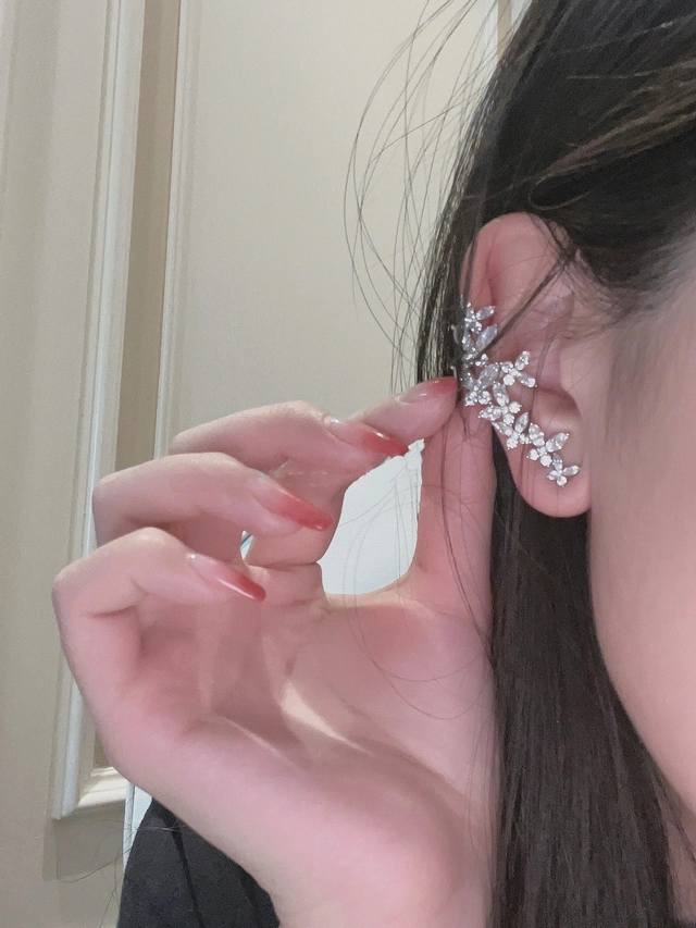 We produce batch Z 1520, bulk inquiries welcome! Butterfly Asymmetrical Clip-on