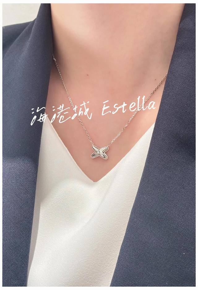 We offer the Liens Cross Necklace Zp14040, customizable with genuine gold and di