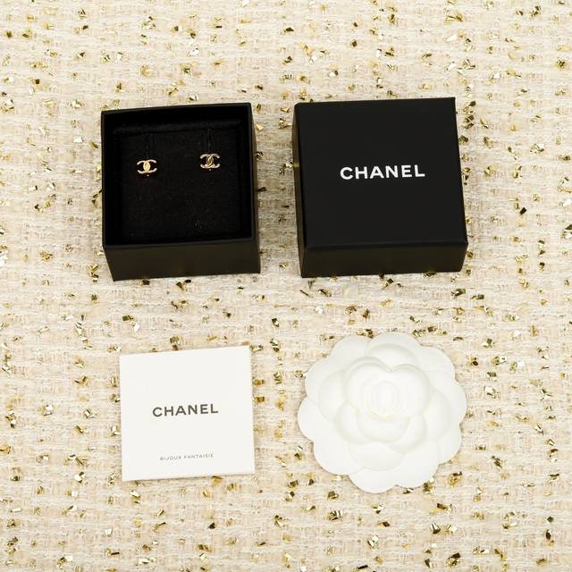 We're producing batch Z 5850! Bulk inquiries welcome. Mini Double C earrings, Sp