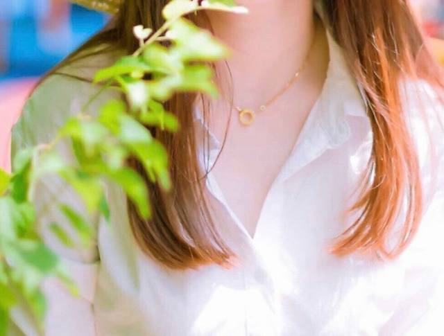 We offer the Love series double-layer mini cake necklace Zp22880. We are the onl