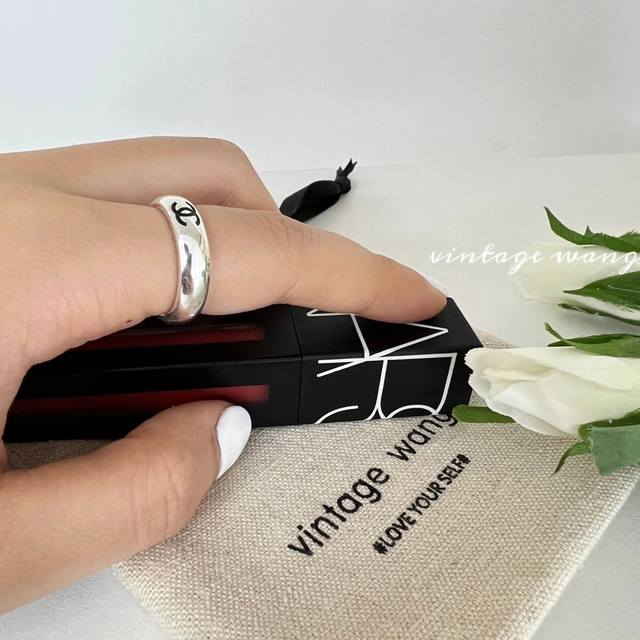 Sterling Silver V Gold. We have a large production volume. For inquiries, please