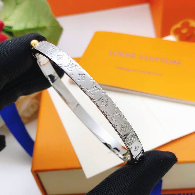 Item No. Lsz0056 Lv* Latest style bracelet, same as batch Z, brass material DDD